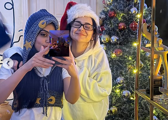 Hania Aamir Celebrates Christmas with Friends in Lahore